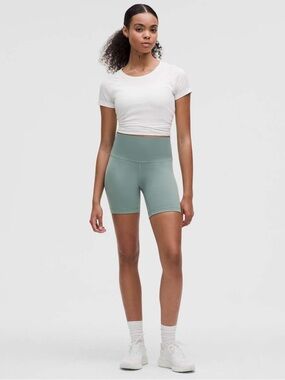 lululemon Wunder Train High-Rise short 6” size 6 color crater blue